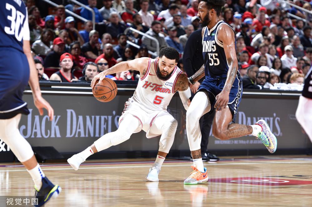 与多位湖人 与多位湖人