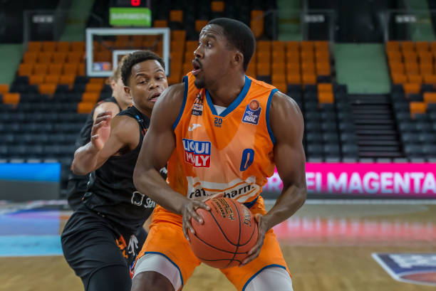 特人用其强 特人用其强