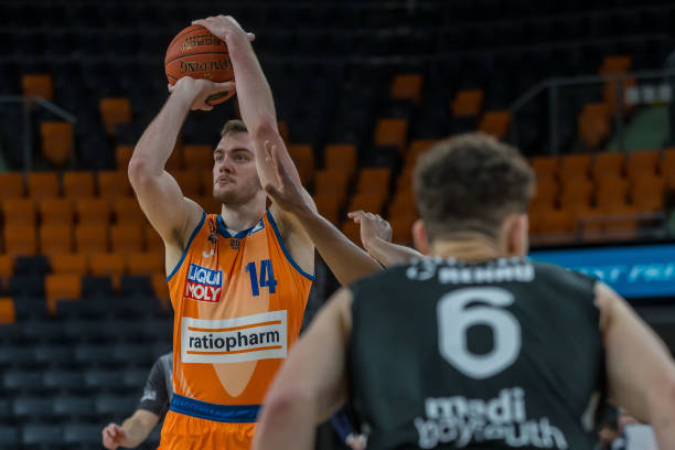 并进行定期 并进行定期